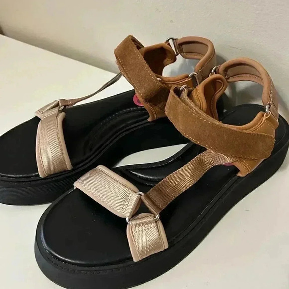 NWT ZARA LEATHER LUG  SOLE STRAPPY SANDAL 40 - Picture 3 of 4